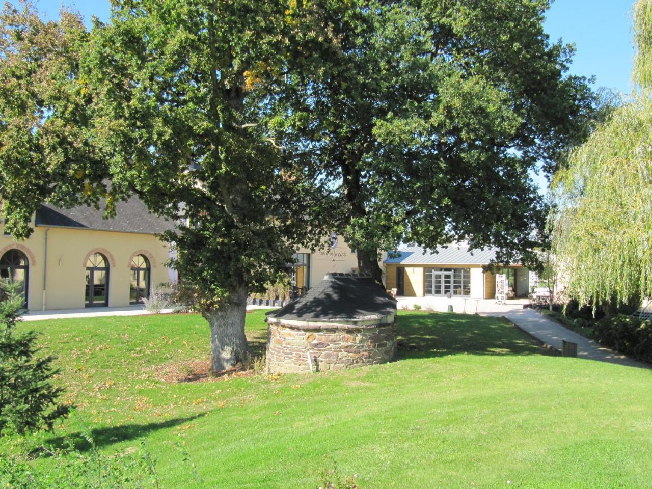 Domaine De Cice-Blossac, Resort Spa & Golf Брю Екстериор снимка